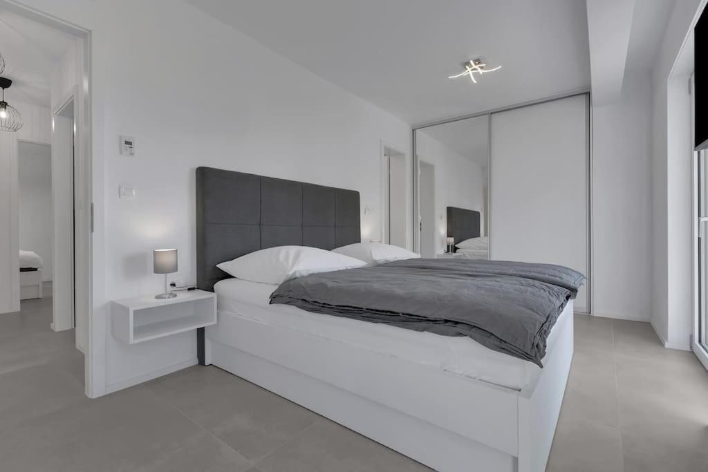 Apartman Delux With Private Pool - Makarska Exklusiv Tučepi エクステリア 写真