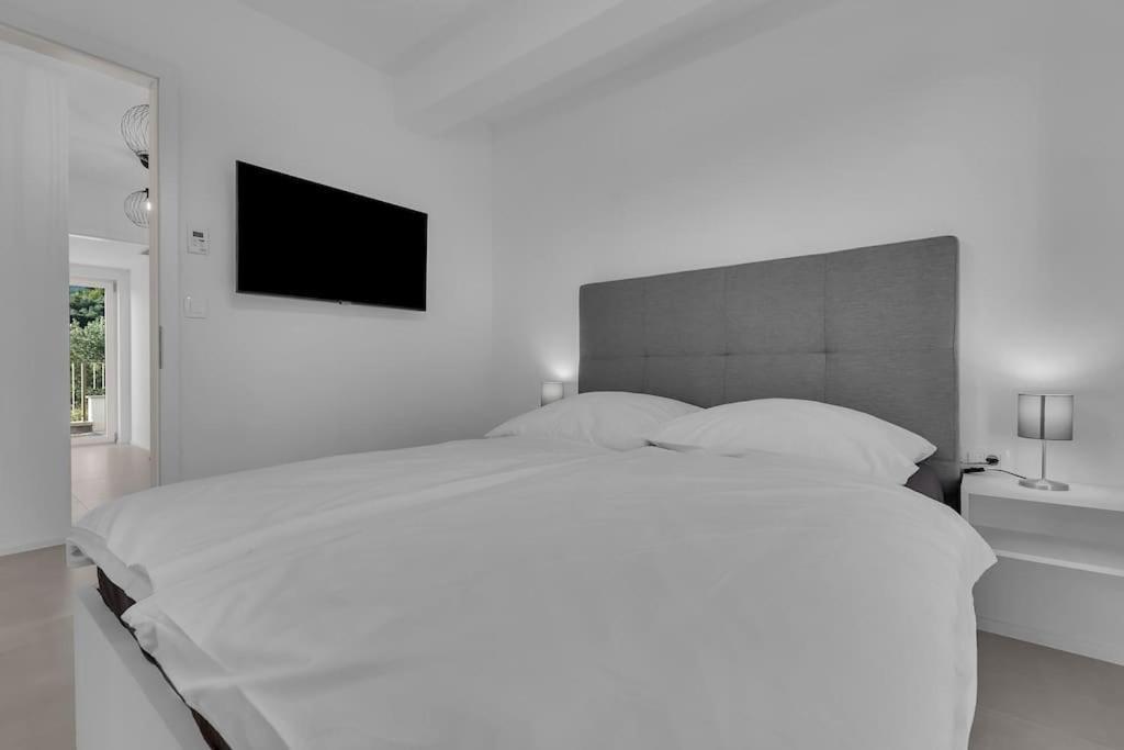 Apartman Delux With Private Pool - Makarska Exklusiv Tučepi エクステリア 写真