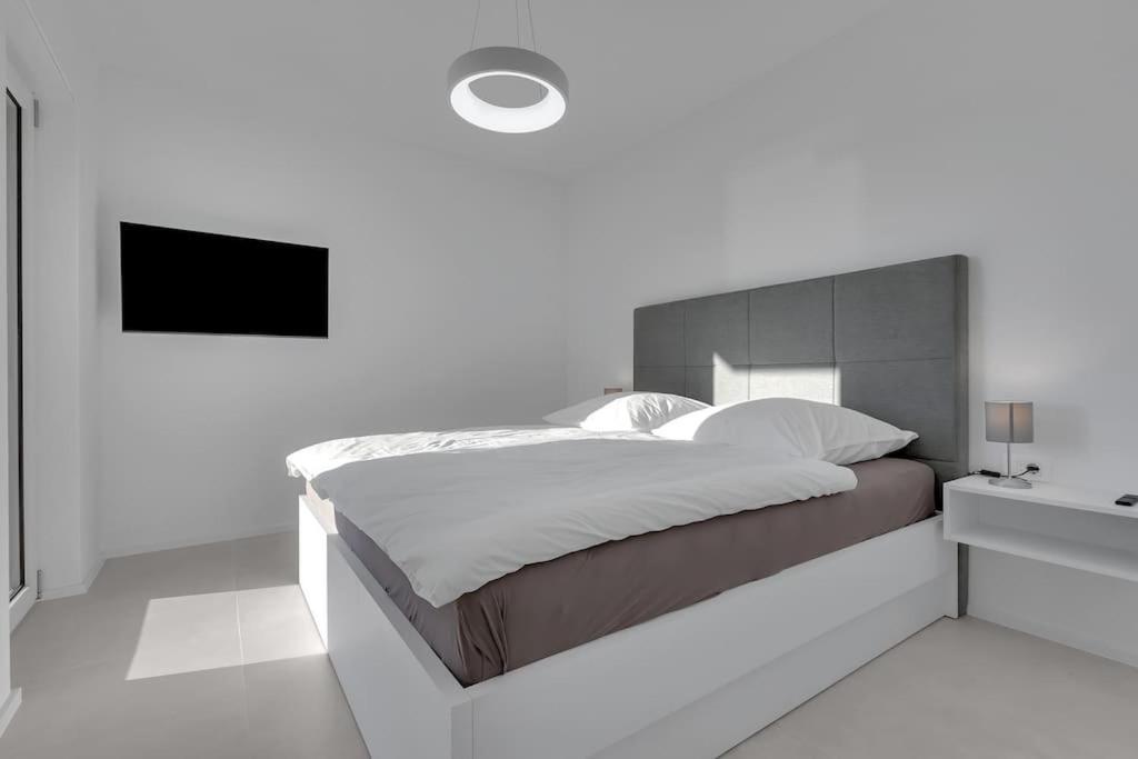 Apartman Delux With Private Pool - Makarska Exklusiv Tučepi エクステリア 写真