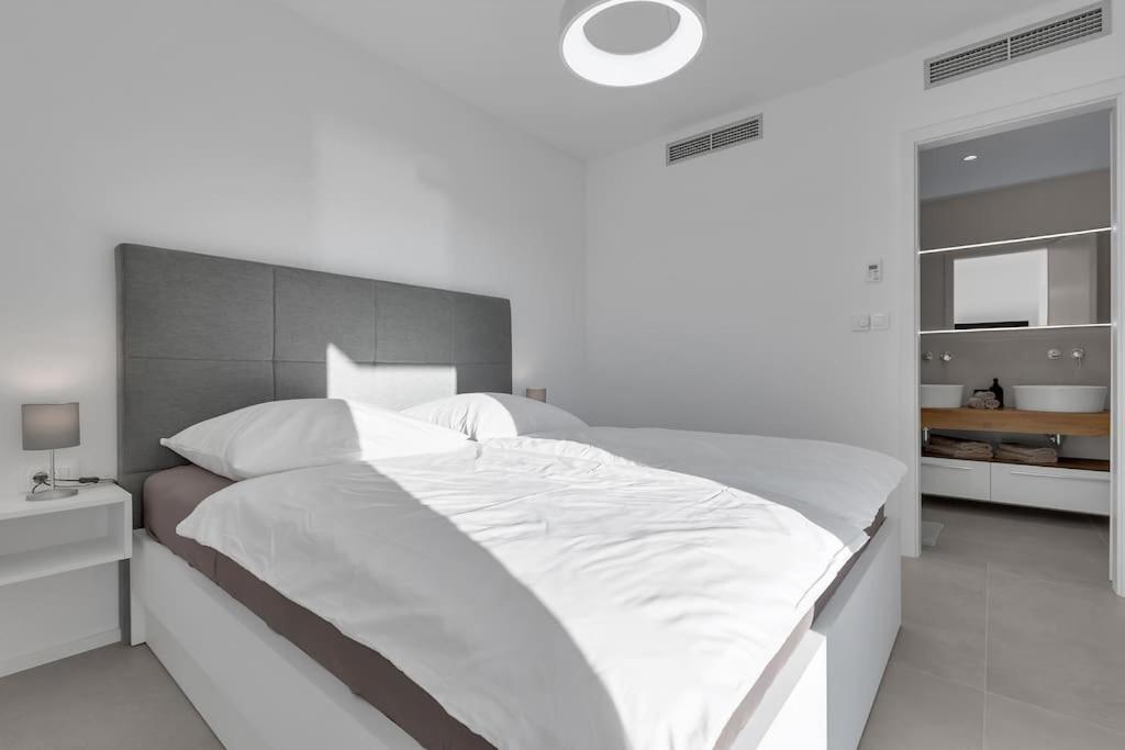 Apartman Delux With Private Pool - Makarska Exklusiv Tučepi エクステリア 写真